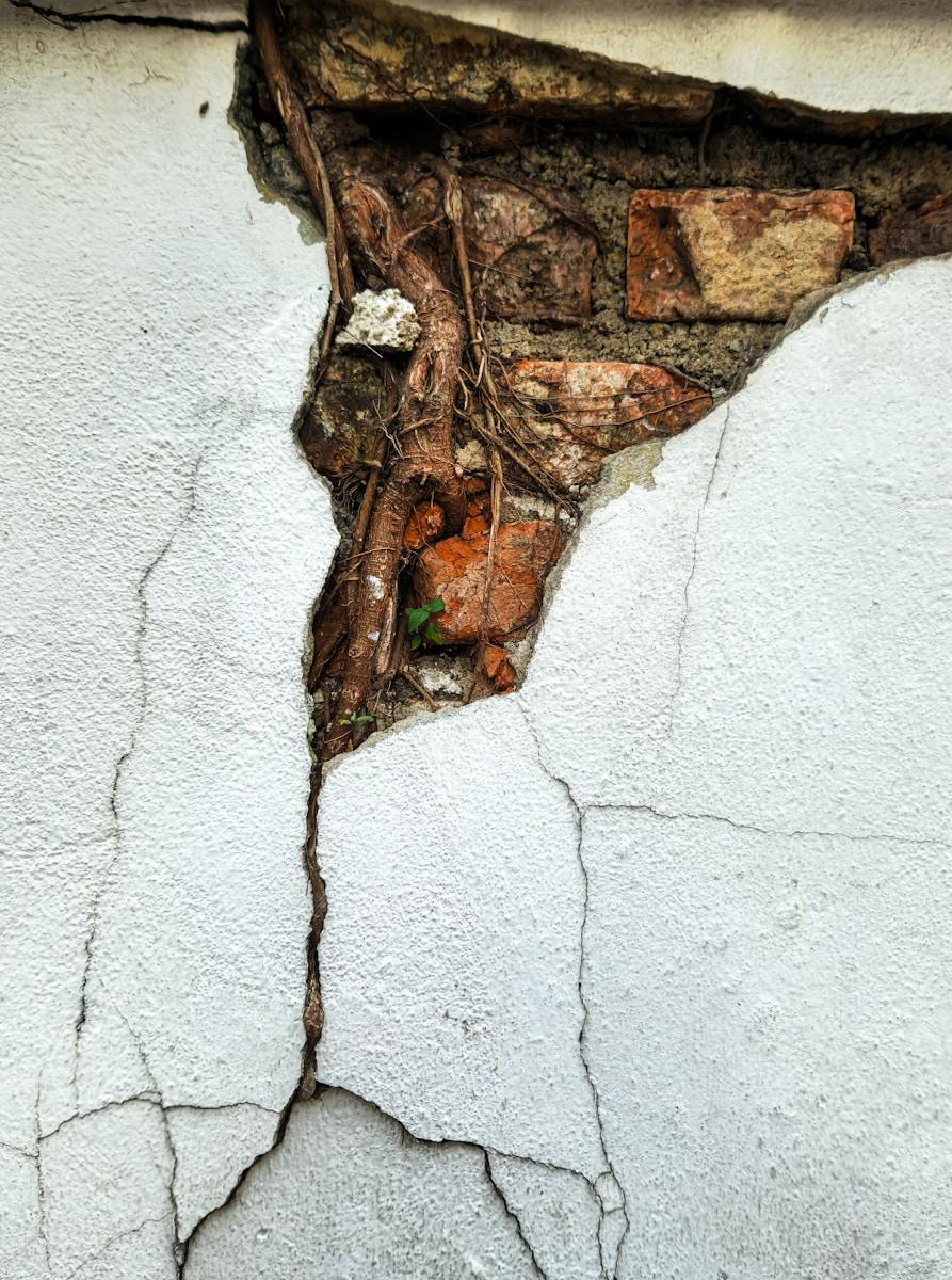 Vertical vs Diagonal Cracks Subsidence