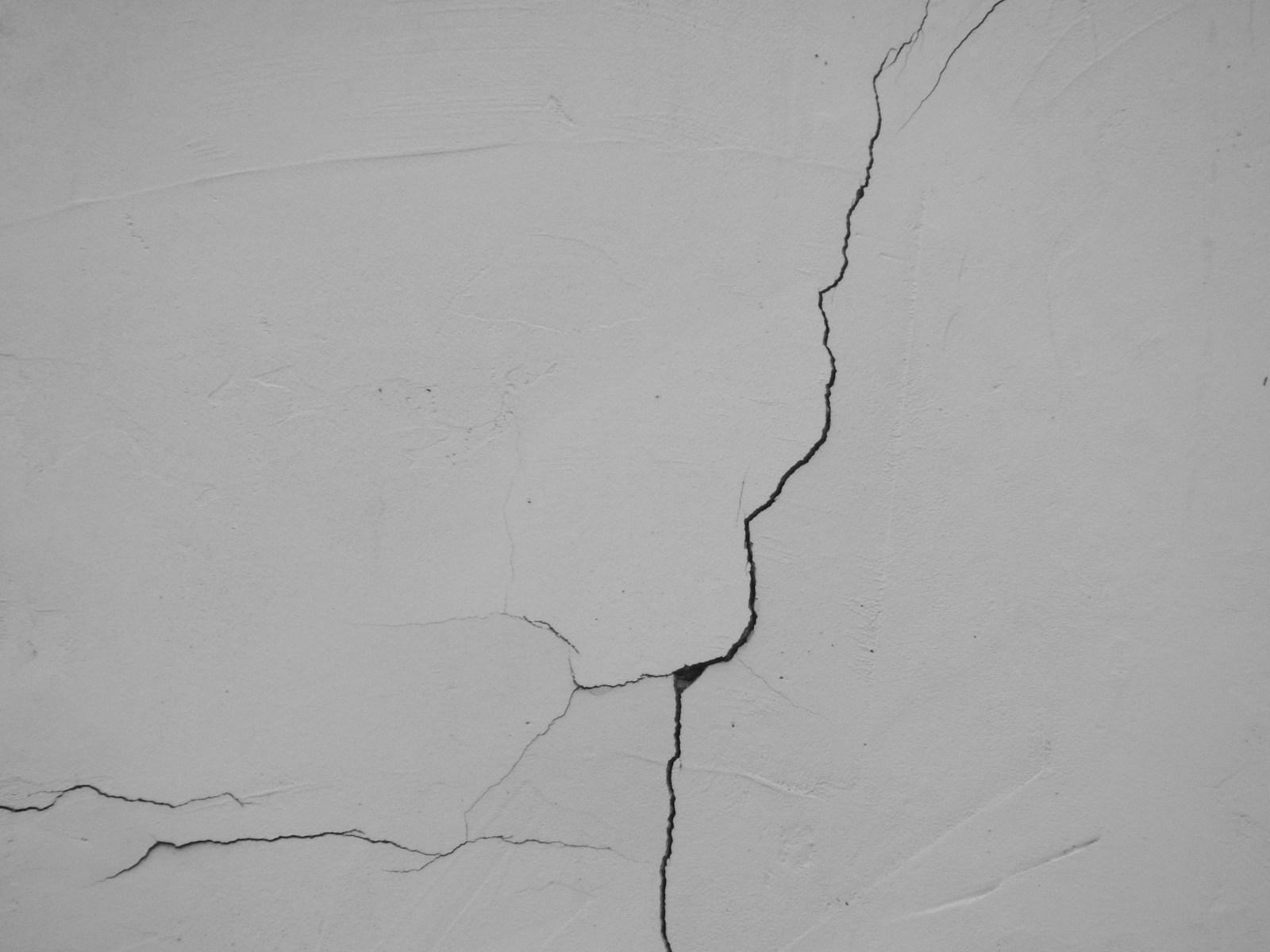 Hairline Cracks in Walls Getting Bigger